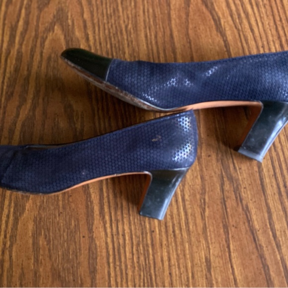 Classic Navy Ferragamo size 9 1/2 - Picture 5 of 6